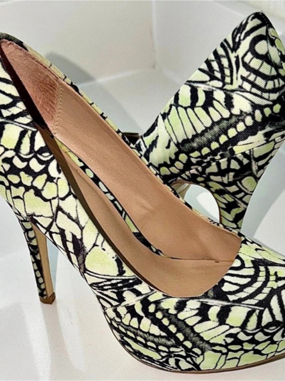 Abstract Platform Heels in Green & Black US 9 Like New